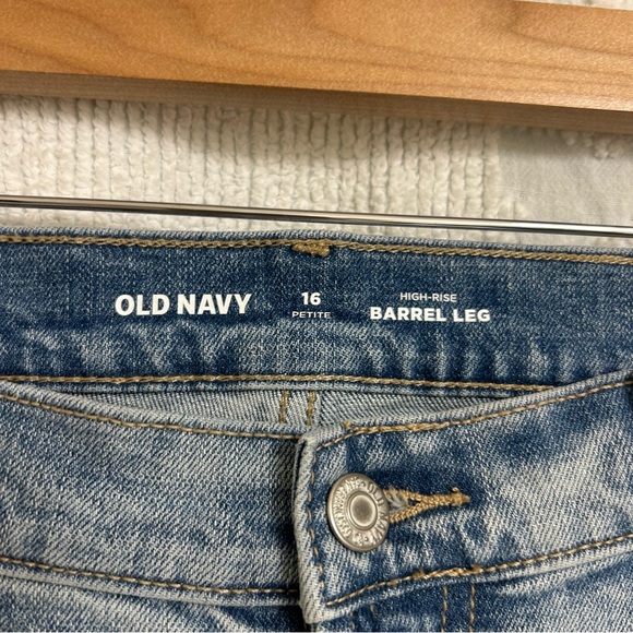 Old Navy High-waisted Barrel Leg Ankle Jeans in two-tone denim size 16 petite - Picture 7 of 9